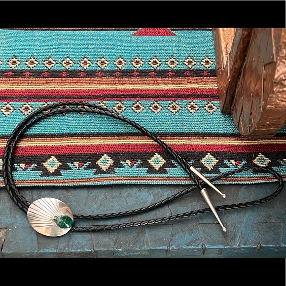 Vintage Native American Sterling Silver Malachite Bolo Tie - Picture 3 of 11